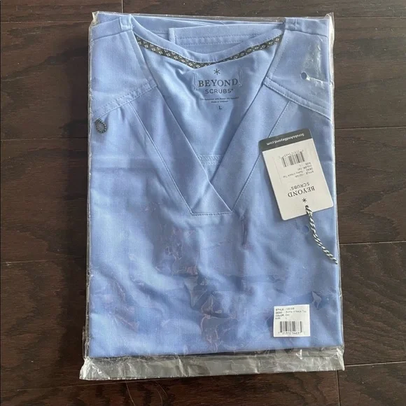 Beyond scrubs periwinkle sunny v-neck top in ceil - Picture 5 of 5